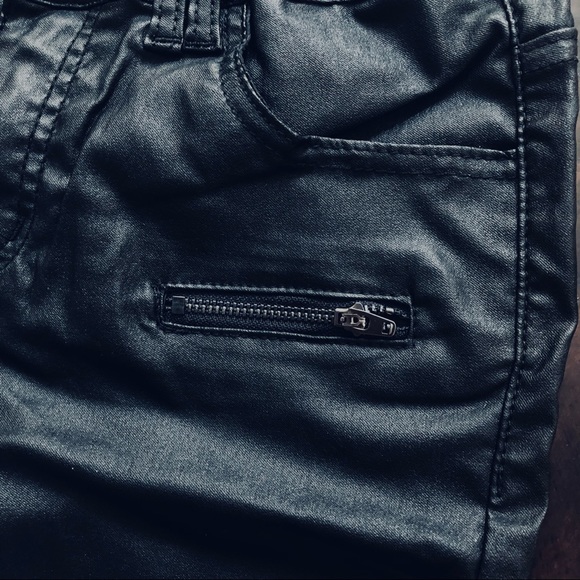 Jeans - Black Leather Look - Picture 7 of 7